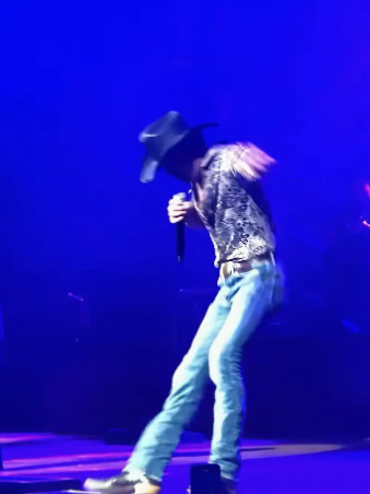 Tim McGraw hits the deck in Cincinnati after keeping the crowd waiting 40 minutes